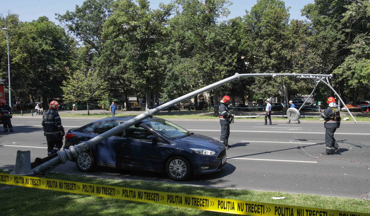 US Black Hawk helicopter makes emergency landing in downtown Bucharest